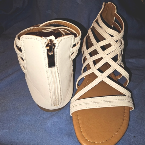 Women's Soft White Strappy Flat Gladiator Zip Sandals JC Brand Size 12 NWOT - Picture 2 of 8